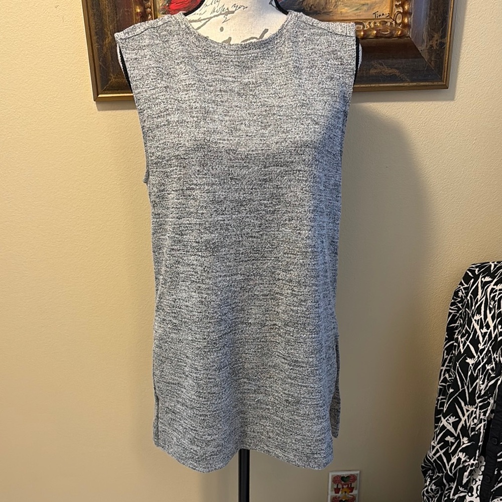 🍌Banana Republic Kinit sleeveless spit hem tunic tank